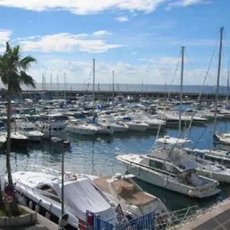 Vaso Rojo Vista Mar * אדחה